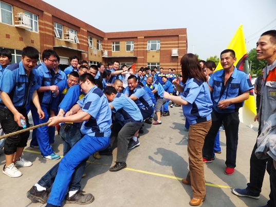 2015.04 凝人心、聚士氣春季拔河比賽火熱進(jìn)行